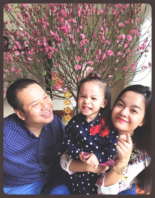
	
	Gia đình Phạm Quỳnh Anh - Quang Huy 'ton-sur-ton' trong ngày đầu năm. - Tin sao Viet - Tin tuc sao Viet - Scandal sao Viet - Tin tuc cua Sao - Tin cua Sao